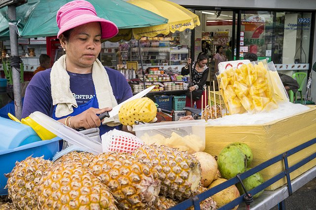 «Уралвагонзавод» решил обменять танки на фрукты из Таиланда