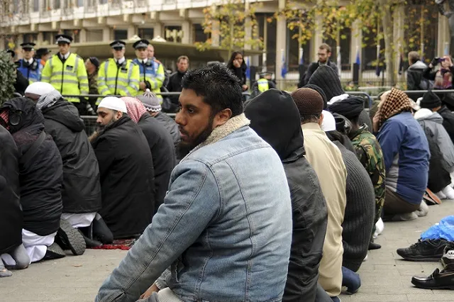 Мусульмане Британии осудили Кэмерона за внимание к английскому языку