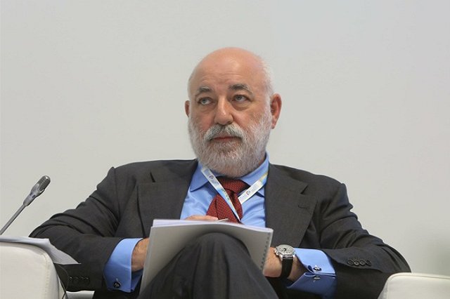 Компания Вексельберга вложит 12 млрд рублей в уральский банк