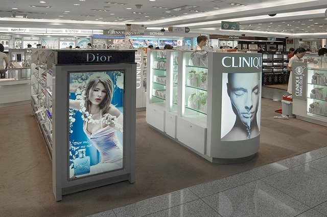 Британка отчитала обсуждавших ее внешний вид продавщиц магазина в соцсети