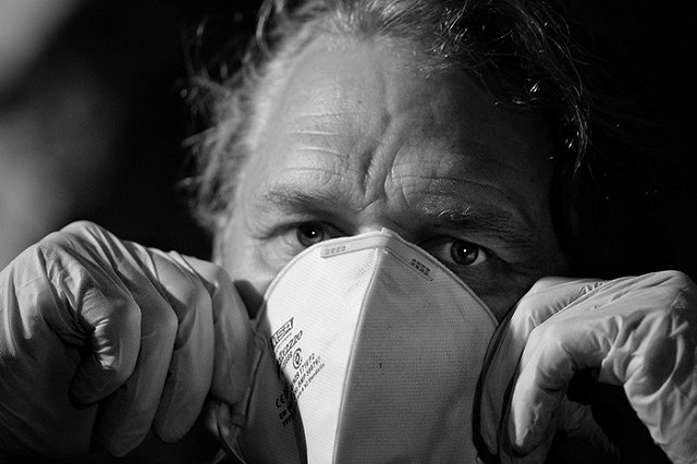 «Человек уже еле дышит»: в палату больного коронавирусом уральца уже сутки не заходят врачи