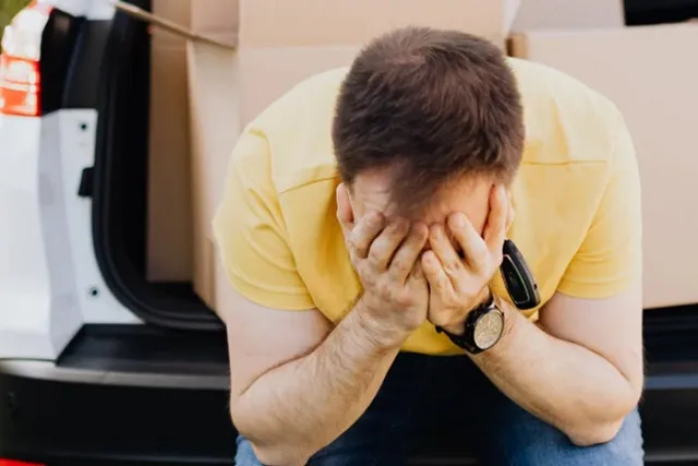 «И все равно подписывают документы». Роспотребнадзор назвал признаки недобросовестных автосалонов