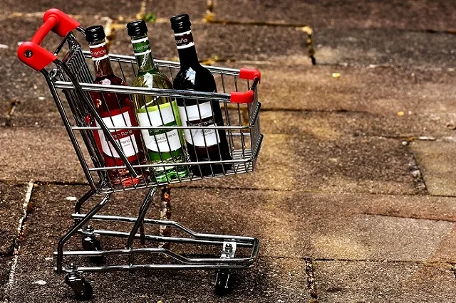 В свердловском городе в новогодние праздники ограничат продажу алкоголя