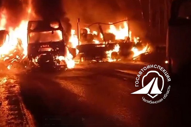 Всё охвачено огнём: на Челябинском тракте произошло страшное ДТП (ВИДЕО)