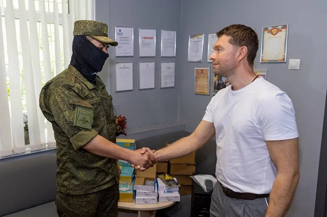 СМИ: в Екатеринбурге следователи пришли с обыском к Алексею Вихареву