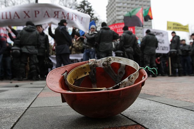 Зарплату депутатов и чиновников на Украине повысили втрое