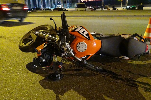 В Екатеринбурге женщина покалечила мотоциклиста