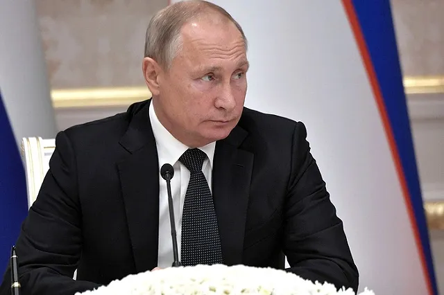 Жильцы дома у филармонии вывесят на здании баннер «Путин, помоги»