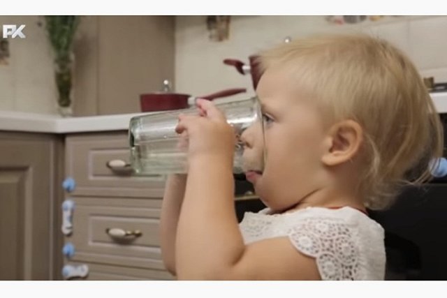 Роскачество исследовало на микробы воду для кулеров