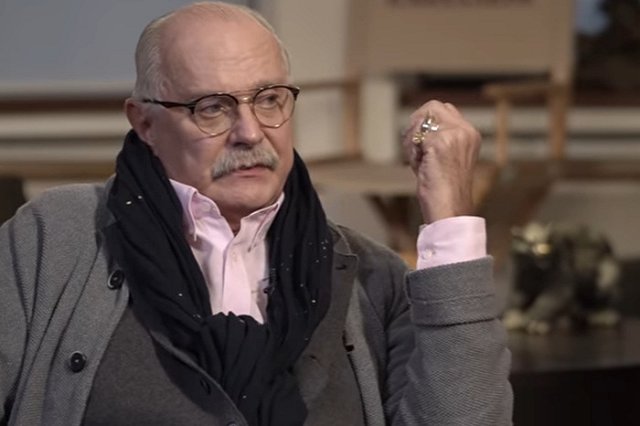 «Чего не хватает?» Михалков раскрыл гонорары актеров, поддержавших протесты