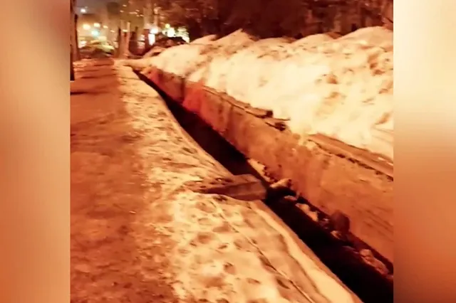 На опасную для жизни вырытую яму пожаловались екатеринбуржцы