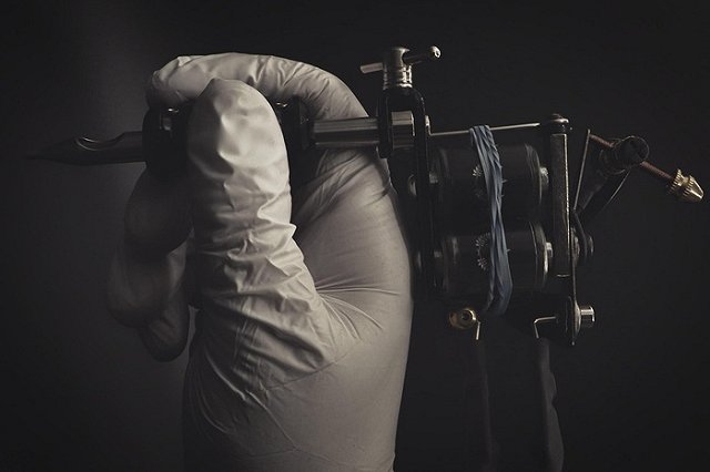 Вынесен приговор свердловскому тату-мастеру, обманом вколовшему наркотик школьнице