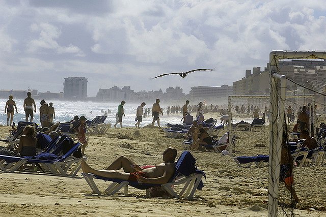 Екатеринбуржец устроил дебош в самолете, летевшем из Мексики