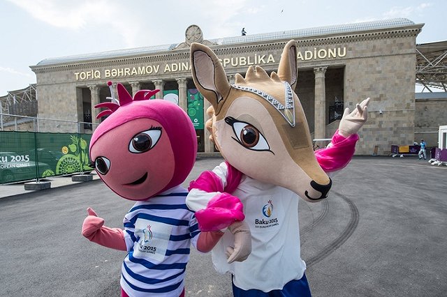 Александр Якоб поздравил Давида Белявского и Анастасию Татареву с победой в Баку