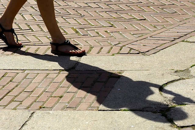 Француженку оштрафовали за вождение автомобиля в шлепанцах