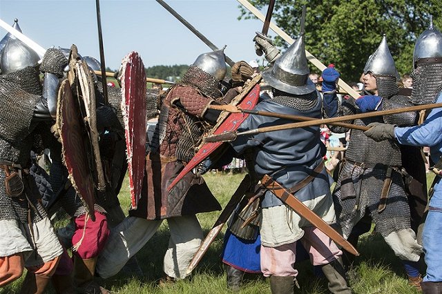 Аспирант мехмата МГУ напал с самодельным копьем на женщину-охранника