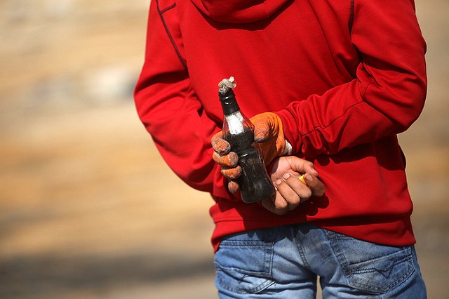 Мужчины, забросившие «коктейль Молотова» в квартиру с детьми, просятся домой