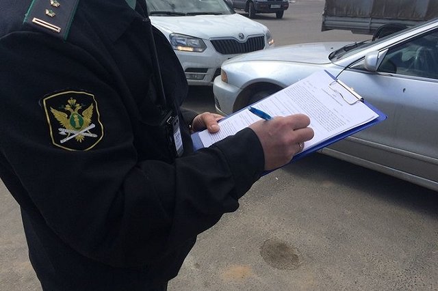 Лексус арестовали, чтобы взыскать с владельца долг по налогам