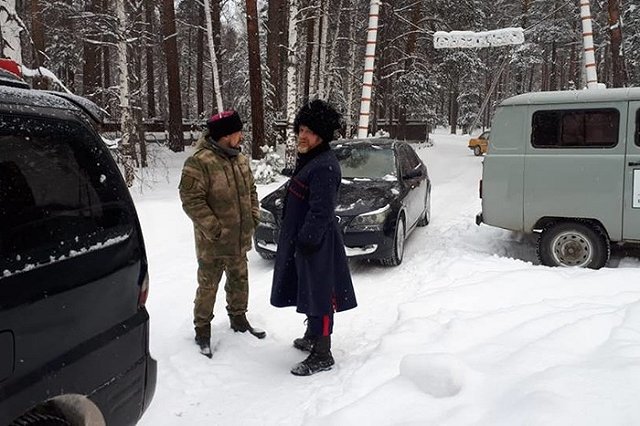 Казаки снова приехали на лед Балтыма, чтобы помешать дрифтерам устраивать гонки