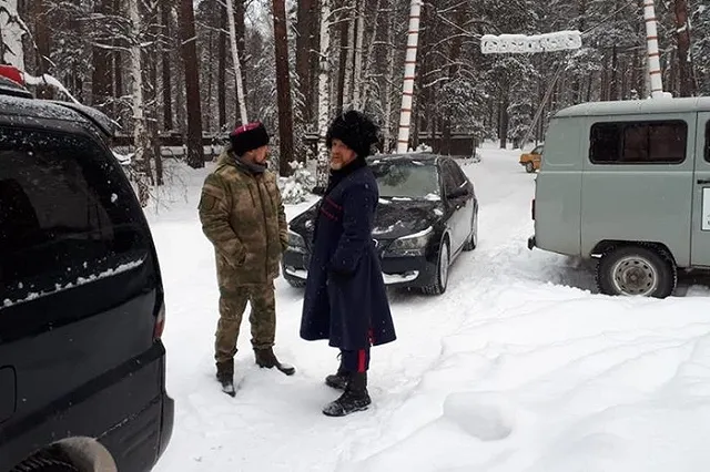 Казаки снова приехали на лед Балтыма, чтобы помешать дрифтерам устраивать гонки