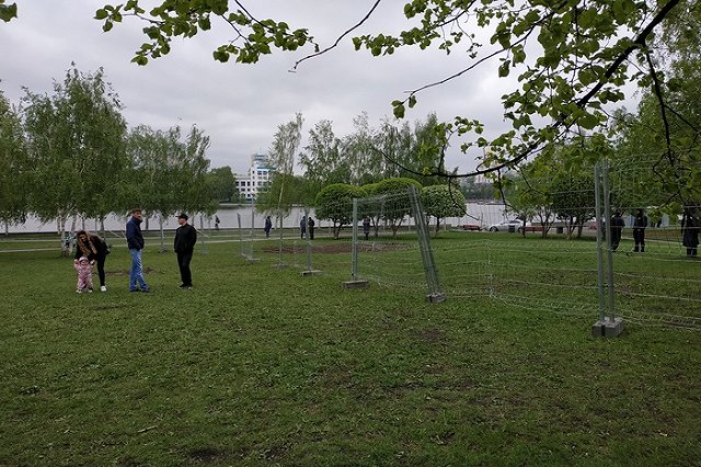 Познер пристыдил москвичей, которые не вышли за сквер в Екатеринбурге