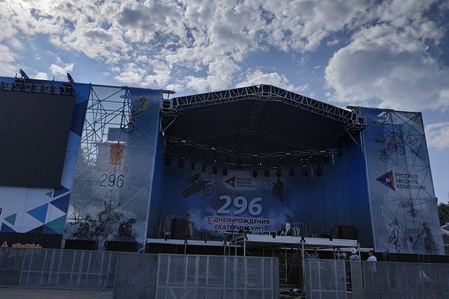 Акробатическое мотошоу команды «Ред булл» состоится завтра в Историческом сквере