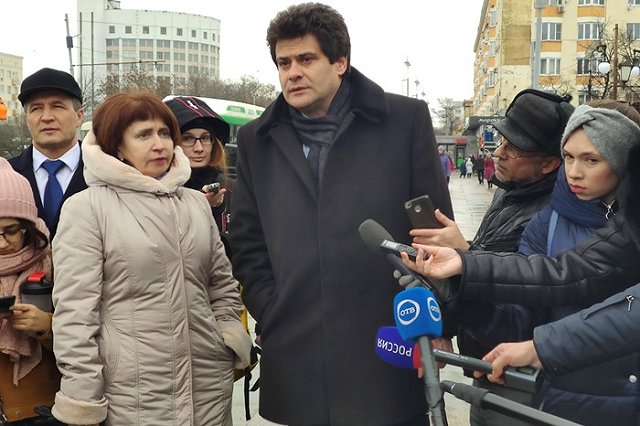 Компании, установившей фонари в сквере у Оперного театра, может грозить уголовное дело