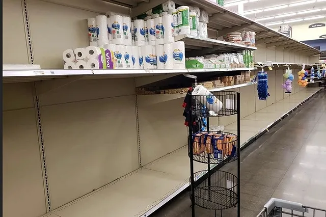 В США и Европе началась паника из-за коронавируса: население опустошает полки магазинов