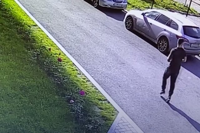 Появилось видео из двора, в котором нашли тело погибшего в Екатеринбурге лётчика