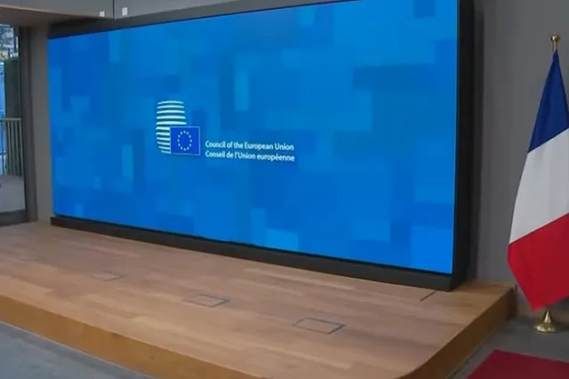 EUobserver: В ЕС хотят исключить из визовых ограничений для россиян молодежь