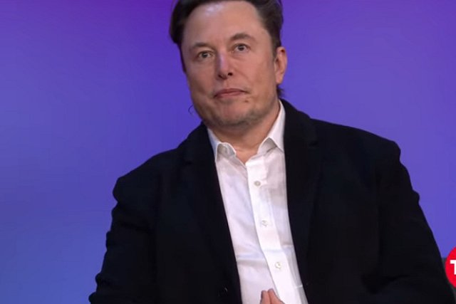 Business Insider: Маск мог отменить сделку с Twitter из-за речи Путина на 9 мая