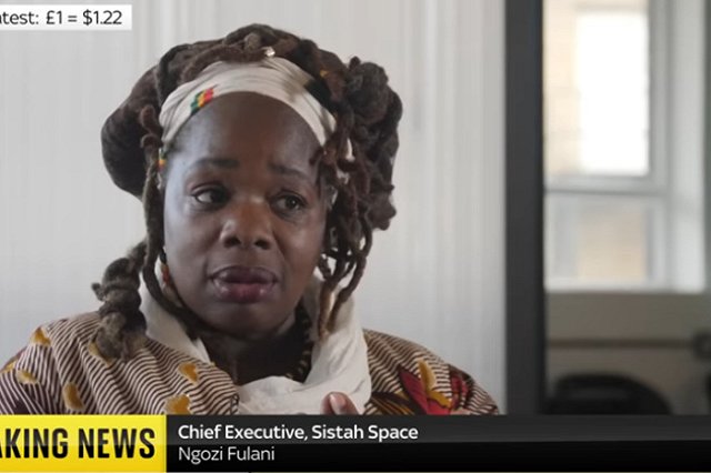 Помощница королевы Елизаветы II покинула дворцовую службу из-за своего «расизма»