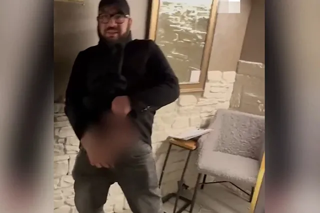 В баре Екатеринбурга мужчина подрался и показал всем свой половой орган