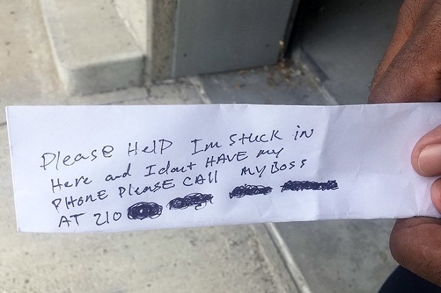 В США запертый в банкомате ремонтник молил о помощи на чековой ленте