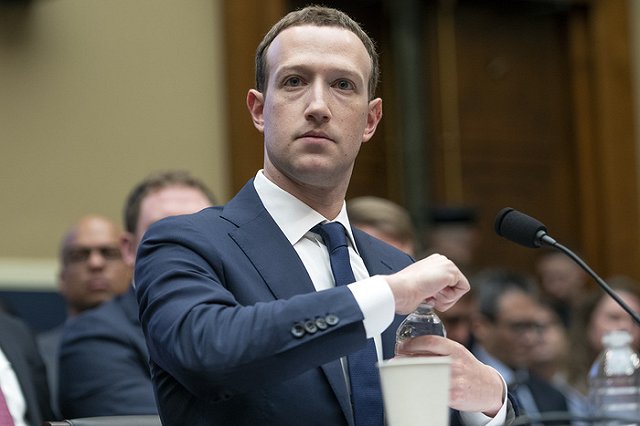 Китайцам разрешили платить штрафы лайками