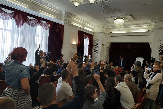 Горизбирком рассказал о плюсах и минусах референдума и опроса