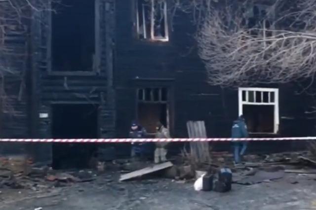 «Никакой стройки там впредь невозможно»: На месте сгоревшего дома на Омской предлагают создать сквер