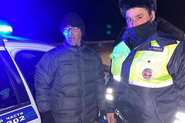 В Свердловской области инспекторы ГИБДД обнаружили на трассе без вести пропавшего гражданина