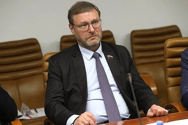 Косачев объяснил ответ Байдена тем, что тот не все расслышал