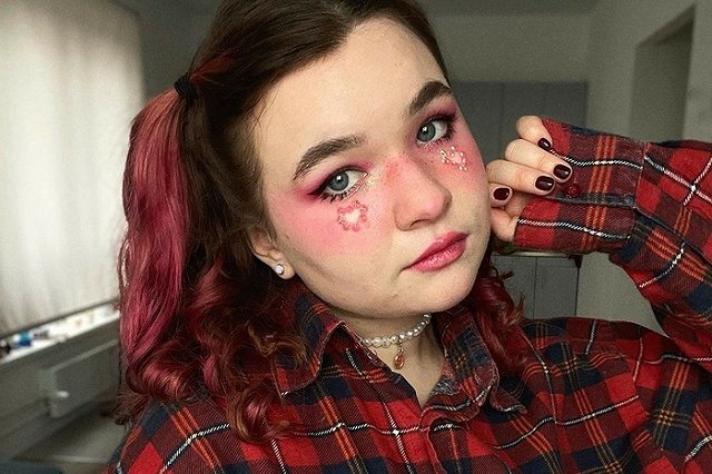 Прокуратура проверит песни уральской певицы Алёны Швец на призывы к самоубийству