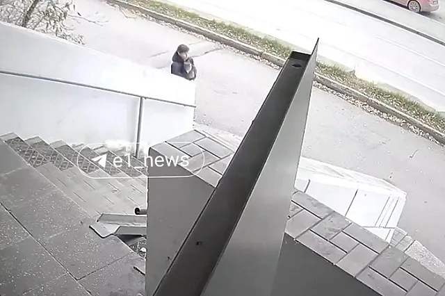 В Екатеринбурге женщина украла котёнка с поводка у 10-летней девочки-инвалида