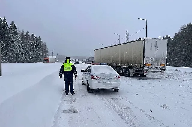 Движение на Пермском тракте заблокировано из-за массового ДТП