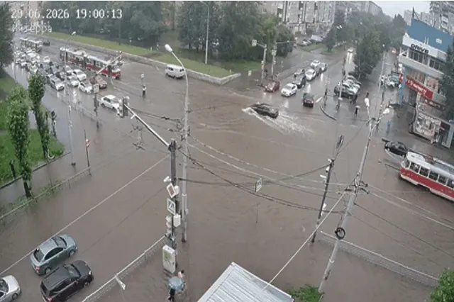 Улицы Екатеринбурга ушли под воду (ФОТО)