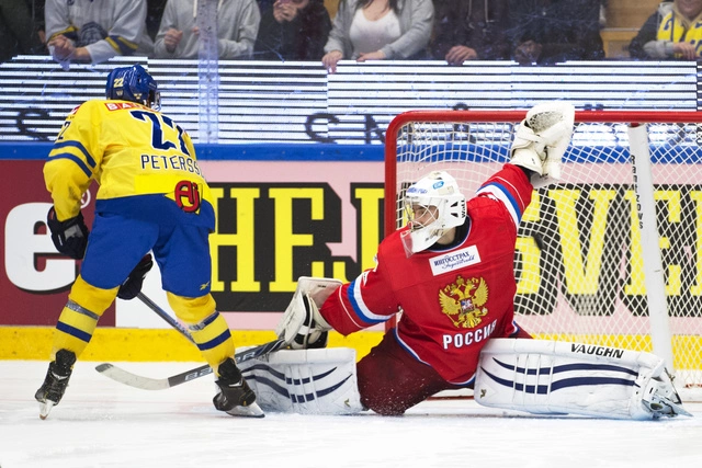 Российские хоккеисты проиграли шведам на Евротуре