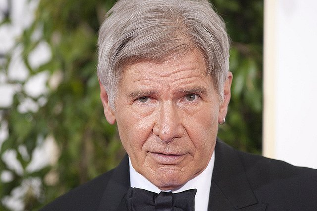 Актер Харрисон Форд пострадал при пилотировании ретро-самолета