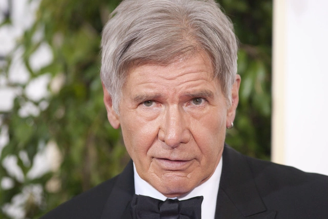 Актер Харрисон Форд пострадал при пилотировании ретро-самолета