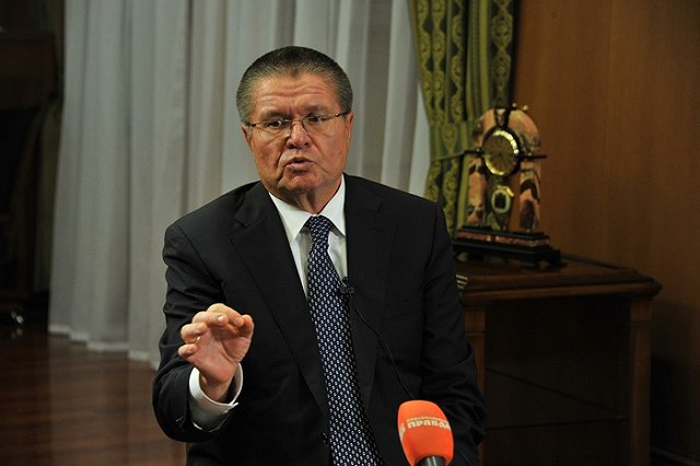 Следователи попросили отправить Улюкаева под домашний арест