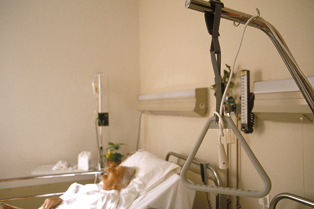 Скончавшаяся после выпитого лосьона женщина была лежачей больной