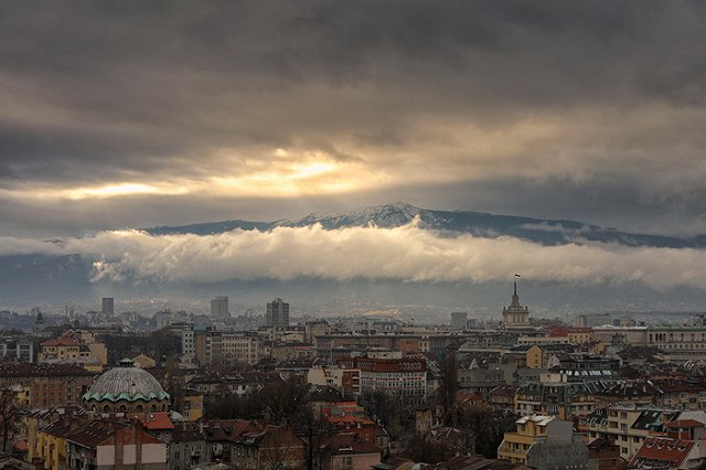 Убыль населения: 10 вымирающих стран