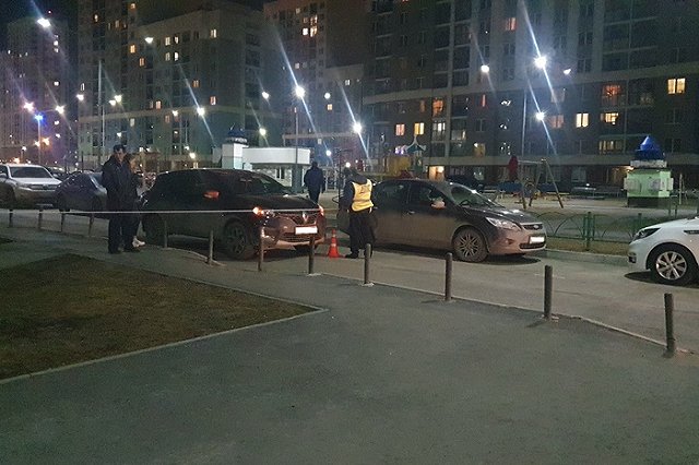 Женщина-водитель совершила наезд на 7-летнего мальчика во дворе жилого дома